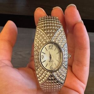 Elegant Silver Women's Quartz Watch